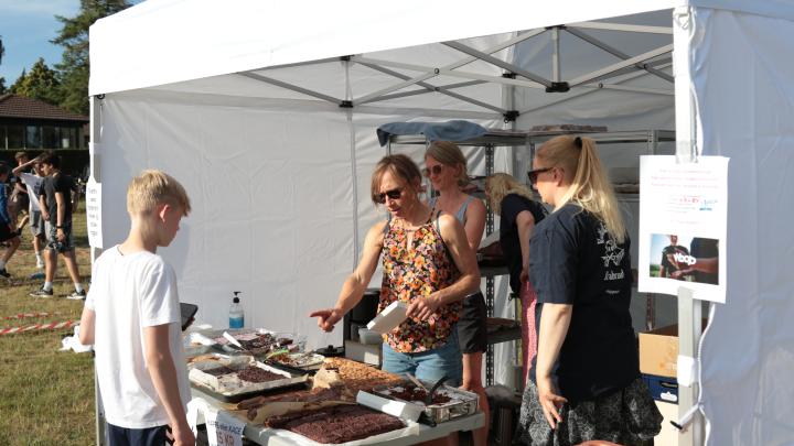 Kageboden skal både fyldes og bemandes